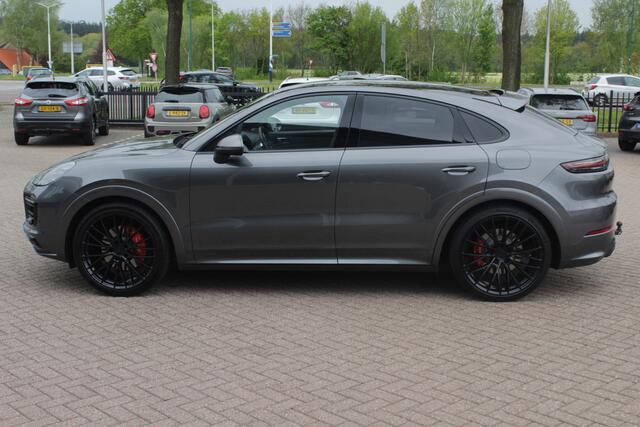 Porsche CAYENNE Coupé 3.0 E-Hybrid / Trekhaak / Panoramadak / 360Camera / Softclose / Sportuitlaat / 21'' / Keyless / Bose / Matrix LED / ACC / Sportchrono / Stoelventilatie / Stuurverwarming
