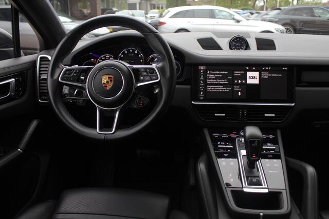Porsche CAYENNE Coupé 3.0 E-Hybrid / Trekhaak / Panoramadak / 360Camera / Softclose / Sportuitlaat / 21'' / Keyless / Bose / Matrix LED / ACC / Sportchrono / Stoelventilatie / Stuurverwarming