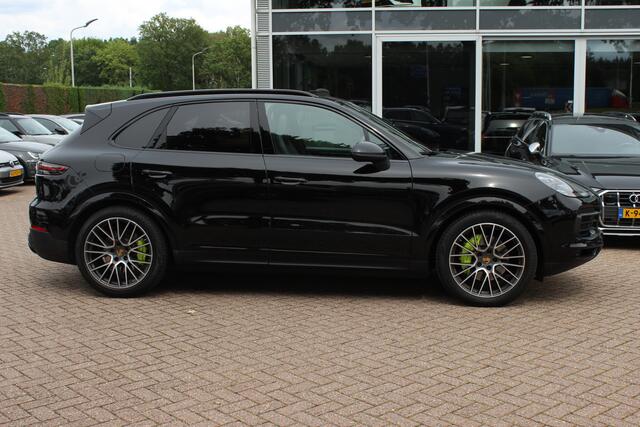 Porsche CAYENNE 3.0 E-Hybrid / Panoramadak / Camera / Head-up / Leder / 21'' / Luchtvering / Bose / Sportuitlaat / Sportchrono / Stuur+Stoelverwamring / Dodehoek / DAB / ACC