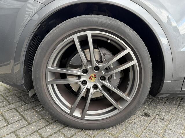 Porsche CAYENNE 3.0 E-Hybrid Sport Chrono | 360* Camera | Luchtvering | Bose | Stoelventilatie/Verwarming | Elektrische Achterklep |