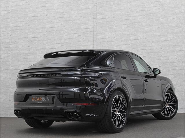 Porsche CAYENNE Coupé 3.0 E-Hybrid | Passenger Display | 360 Camera | Sport-Design | ACC | Sport-Chrono | Soft-Close | BOSE | Panorama | Trekhaak | 4-Zone Clima | Matrix-LED | Keyless-Entry | Sfeerverlichting | Luchtvering | 22 Inch | Leder Dashboard | Dodehoek | Memory 