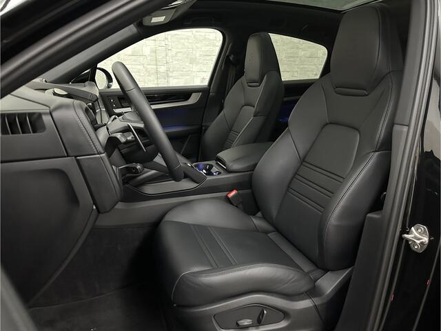 Porsche CAYENNE Coupé 3.0 E-Hybrid | Passenger Display | 360 Camera | Sport-Design | ACC | Sport-Chrono | Soft-Close | BOSE | Panorama | Trekhaak | 4-Zone Clima | Matrix-LED | Keyless-Entry | Sfeerverlichting | Luchtvering | 22 Inch | Leder Dashboard | Dodehoek | Memory 