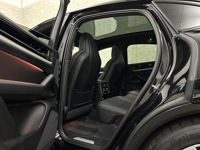 Porsche CAYENNE Coupé 3.0 E-Hybrid | Passenger Display | 360 Camera | Sport-Design | ACC | Sport-Chrono | Soft-Close | BOSE | Panorama | Trekhaak | 4-Zone Clima | Matrix-LED | Keyless-Entry | Sfeerverlichting | Luchtvering | 22 Inch | Leder Dashboard | Dodehoek | Memory 