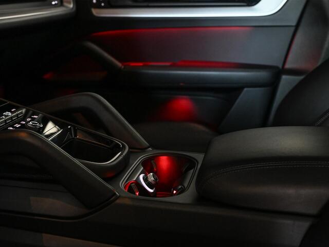 Porsche CAYENNE 3.0 E-Hybrid | Panoramadak | Achterasbesturing | 18 Wegs Memory Seats | 360 Camera | Soft Close | Ambiente Verlichting | Stuurverwarming |