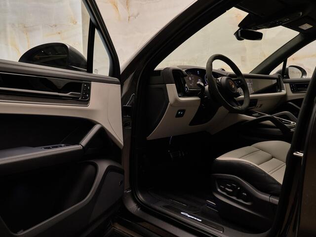 Porsche CAYENNE 3.0 E-Hybrid , Rear Seat Entertainment, pano, PDCC, SportDesign, 4W-best, Bose, luchtv., memory, bijrijdersdisplay, matrix-LED, tr.haak, 22", InnoDrive, HUD, NP186k
