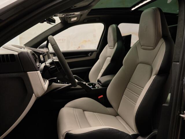 Porsche CAYENNE 3.0 E-Hybrid , Rear Seat Entertainment, pano, PDCC, SportDesign, 4W-best, Bose, luchtv., memory, bijrijdersdisplay, matrix-LED, tr.haak, 22", InnoDrive, HUD, NP186k