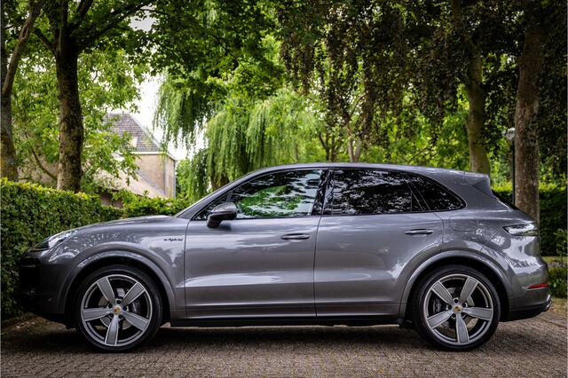Porsche CAYENNE 3.0 E-Hybrid PDCC 22" Soft Close Vierwielbesturing Matrix Pano