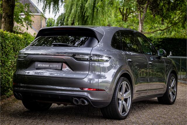 Porsche CAYENNE 3.0 E-Hybrid PDCC 22" Soft Close Vierwielbesturing Matrix Pano