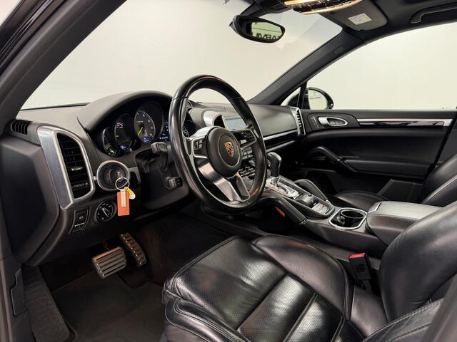 Porsche CAYENNE 3.0 S E-Hybrid Platinum Edition | Dealer ond. | Org. NL | Apple Carplay | Trekhaak |