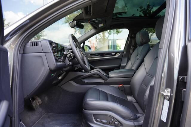 Porsche CAYENNE 3.0 E-Hybrid Black Edition / Sportdesign Pakket / Sportuilaat