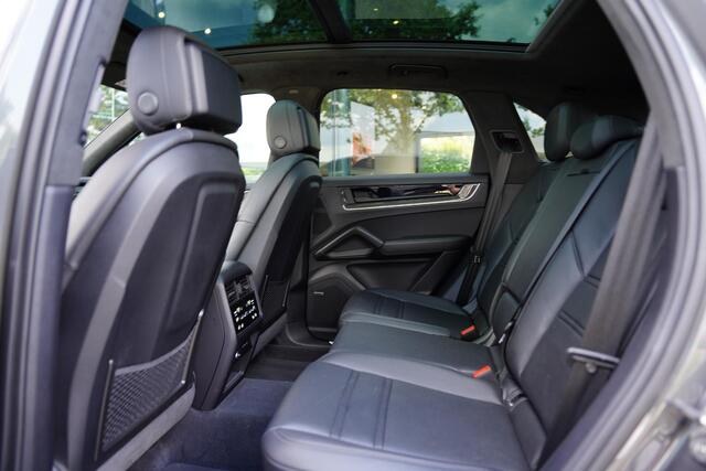 Porsche CAYENNE 3.0 E-Hybrid Black Edition / Sportdesign Pakket / Sportuilaat