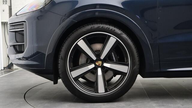 Porsche CAYENNE Coupé 3.0 E-Hybrid SportDesign | Burmester 3D | Head-up | Sportuitlaat | Bijrijdersdisplay | Trekhaak | Achterasbesturing | HD Matrix | Panoramadak