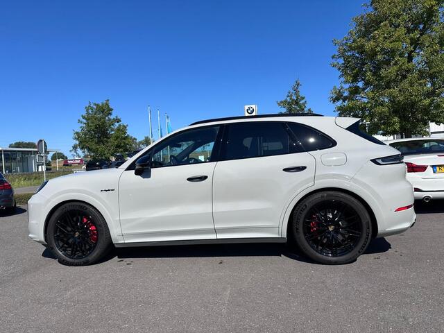Porsche CAYENNE 3.0 S E-Hybrid Black Edition | Sport Chrono | Luchtvering | Trekhaak | Pano | Passenger Display | 21"