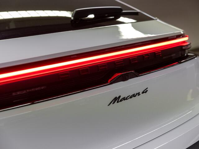 Porsche MACAN 4