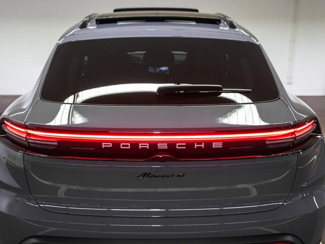 Porsche MACAN 4