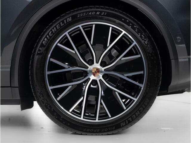 Porsche MACAN 4