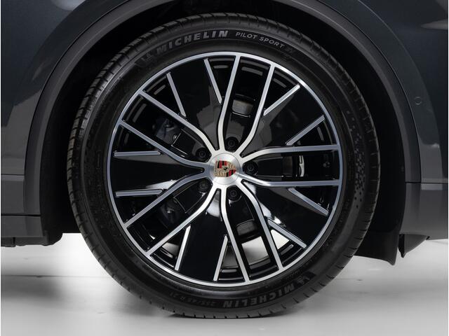 Porsche MACAN 4