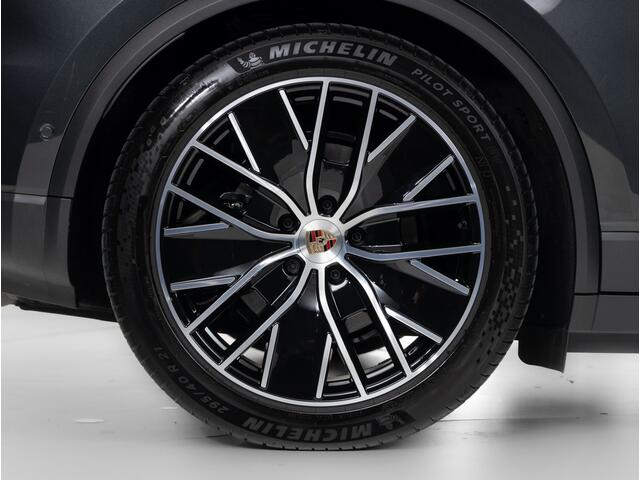 Porsche MACAN 4