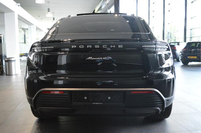 Porsche MACAN 4 100 kWh navi pano led cruise camera 20 inch !!