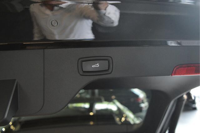 Porsche MACAN 4 100 kWh navi pano led cruise camera 20 inch !!