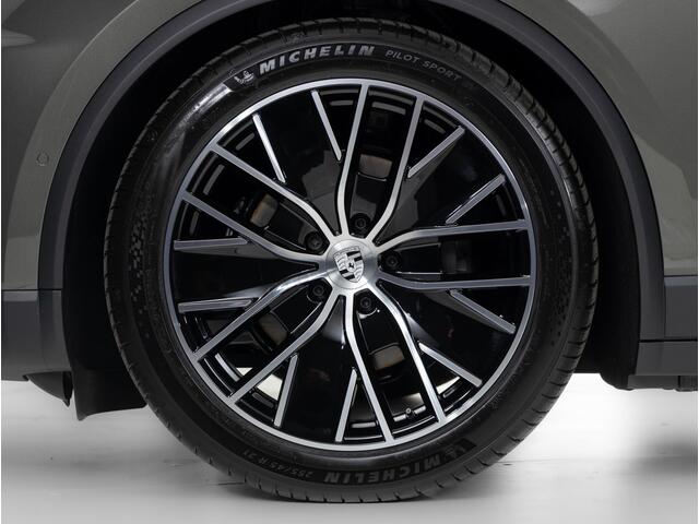 Porsche MACAN 4