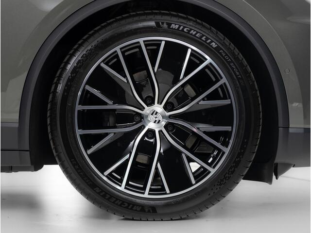 Porsche MACAN 4