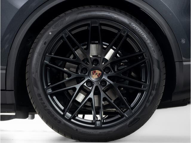 Porsche MACAN 4
