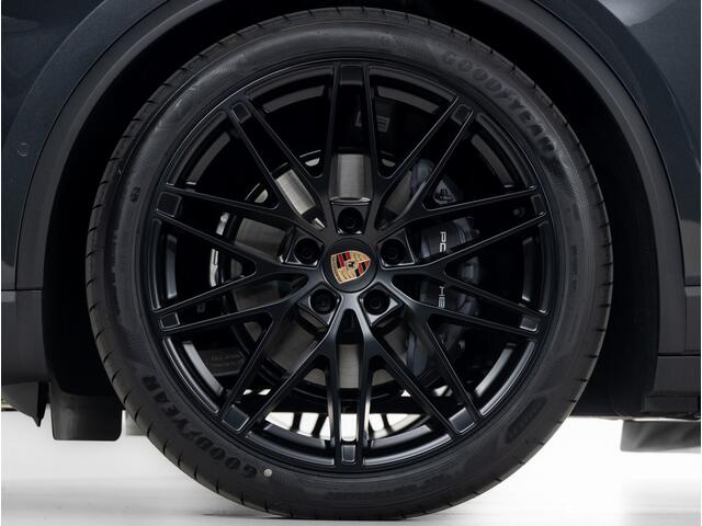 Porsche MACAN 4