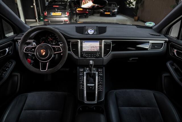 Porsche MACAN 2.0 | Alcantara |