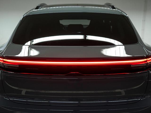 Porsche MACAN 4
