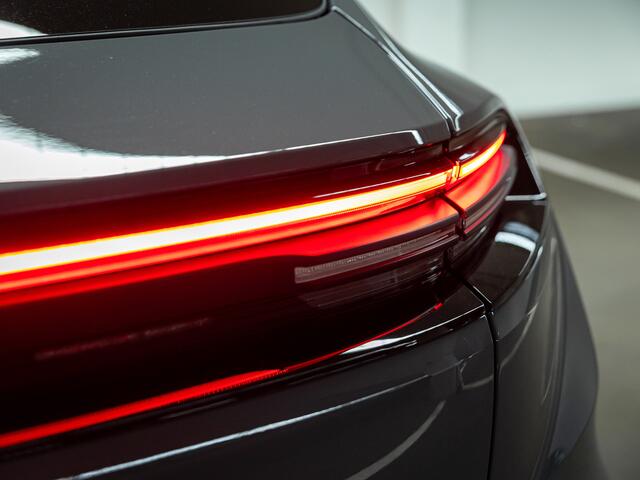 Porsche MACAN 4
