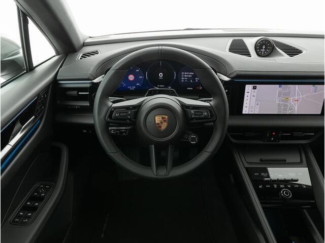 Porsche MACAN 4
