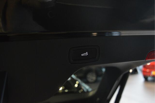 Porsche MACAN 4 100 kWh navi pano cruise camera sport chrono 20 inch !!