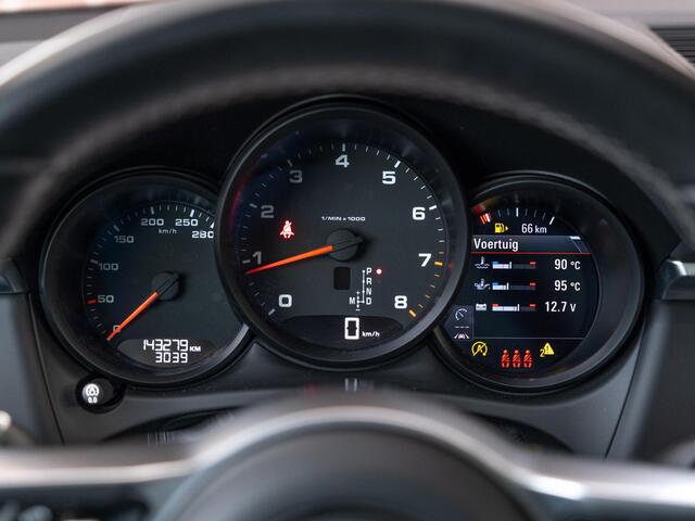 Porsche MACAN 2.0T PDK Aut. NW model | Volleder | 21" LM turbo classic | Panodak | CarPlay | Stoelverw | Parkpack | Trekhaak | Org NL & dealer onderhouden!