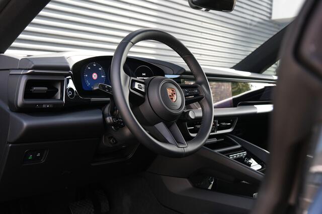 Porsche MACAN 4 100 kWh | Bose | Schuifkanteldak | 14 weg stoelverstelling | Trekhaak | Luchtvering