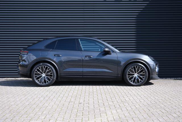 Porsche MACAN 4 100 kWh | Bose | Schuifkanteldak | 14 weg stoelverstelling | Trekhaak | Luchtvering