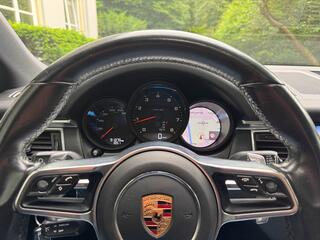 porsche-macan-2.0,-pano,-carplay