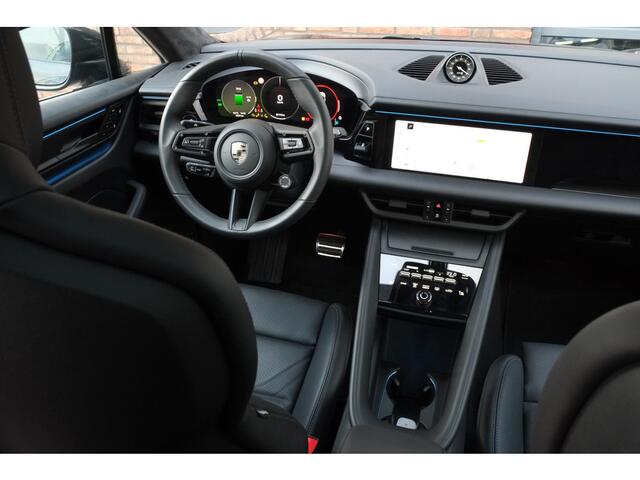 Porsche MACAN Turbo 100 kWh | SOH 99% | Pano | 360° Camera | Warmtepomp | Sport Chrono