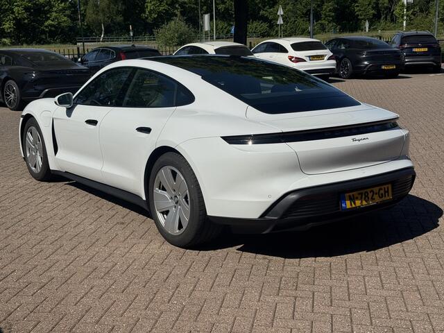 Porsche Taycan 79 kWh / Panoramadak / Leder / Parkeerhulp V+A / 19'' / Stoelverwarming / DAB / Cruise Control