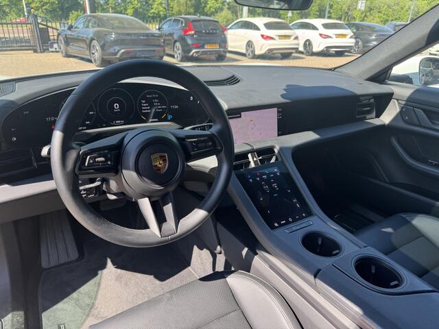 Porsche Taycan 79 kWh / Panoramadak / Leder / Parkeerhulp V+A / 19'' / Stoelverwarming / DAB / Cruise Control