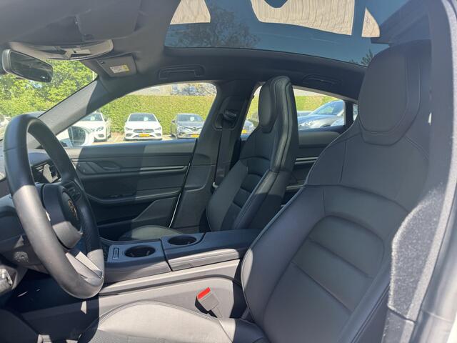 Porsche Taycan 79 kWh / Panoramadak / Leder / Parkeerhulp V+A / 19'' / Stoelverwarming / DAB / Cruise Control