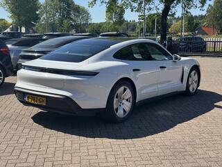 porsche-taycan-79-kwh---panoramadak