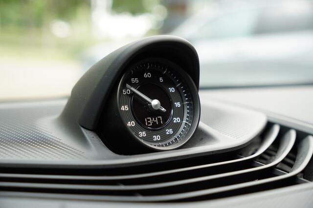 Porsche Taycan 4S Performance 84 kWh / Panoramadak / Luchtvering / Adaptief Cruise / Sport Chrono /