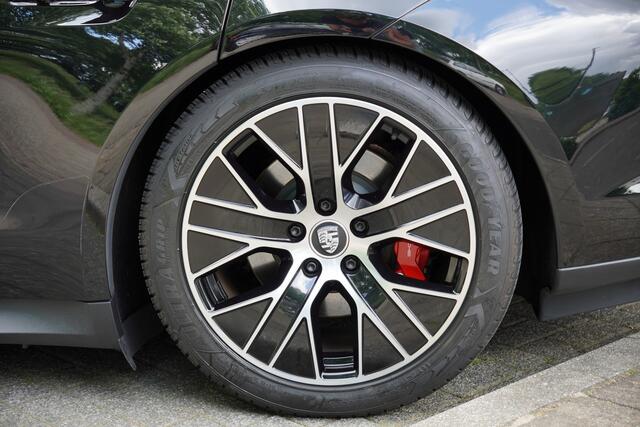 Porsche Taycan 4S Performance 84 kWh / Panoramadak / Luchtvering / Adaptief Cruise / Sport Chrono /