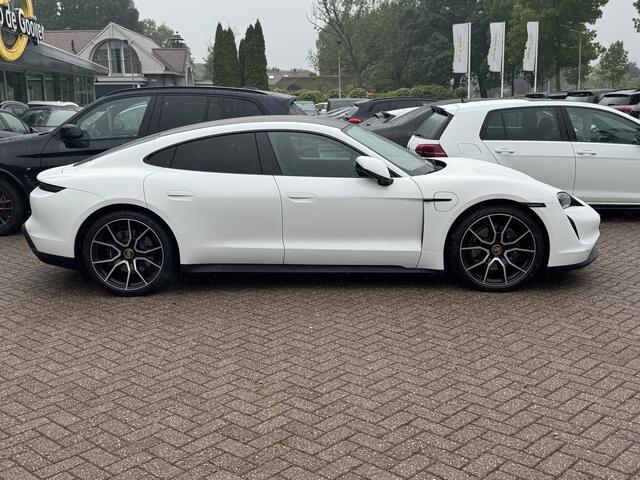 Porsche Taycan Performance 84 kWh / Panoramadak / 360Camera / Luchtvering / 20'' / Dodehoek / Stuurverwarming / Getint glas / Stoelverwarming / Warmtepomp