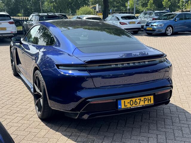 Porsche Taycan 4S Performance 84 kWh / Panoramadak / Camera / Passengerdisplay / 20'' / Luchtvering / Sportdesign / Sportchrono / Keyless / Stuurverwarming / Bose / ACC / Dodehoek / Stoelverwarming / Warmtepomp