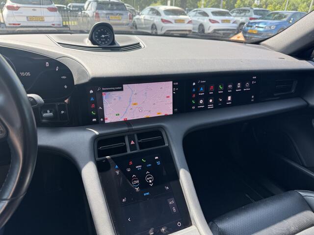 Porsche Taycan 4S Performance 84 kWh / Panoramadak / Camera / Passengerdisplay / 20'' / Luchtvering / Sportdesign / Sportchrono / Keyless / Stuurverwarming / Bose / ACC / Dodehoek / Stoelverwarming / Warmtepomp