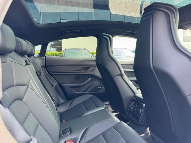 Porsche Taycan 4S Performance 84 kWh / Panoramadak / 360Camera / Head-up / Passenger Display / 21'' / Sportdesign / Sportchrono / Nachtzicht / Keyless / Bose / Cabron intr. / Stoelventialtie / Warmtepomp / Cruise Control