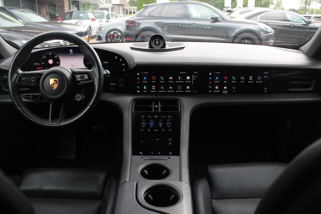 Porsche Taycan Performance 84 kWh / Panoramadak / Camera / Passenger Display / 20'' / Luchtvering / Sportchrono / Stoelventilatie / Stuurverwarming / Dodehoek / Apple CarPlay / Stoelverwarming / Cruise Control