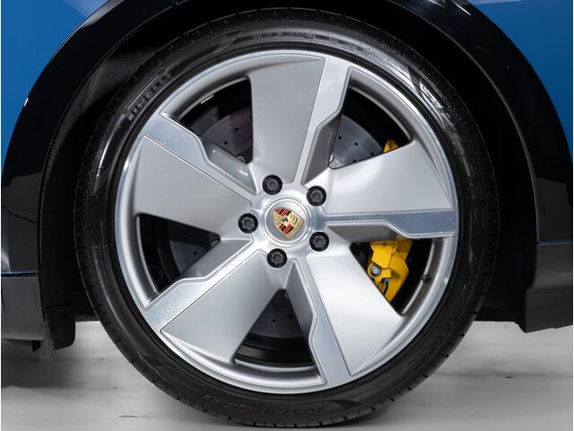Porsche Taycan Turbo S Cross Turismo